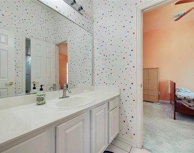 4205 Tiffany Drive - Photo Thumbnail 9