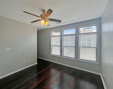 1207 Beaconsfield Lane - Photo Thumbnail 7