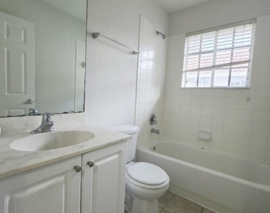 4154 Napoli Lake Drive - Photo Thumbnail 14