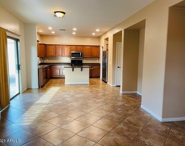 2972 E Franklin Avenue - Photo Thumbnail 5