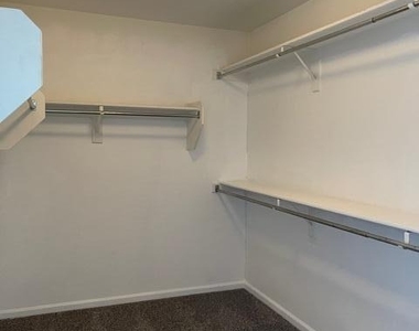 2972 E Franklin Avenue - Photo Thumbnail 16