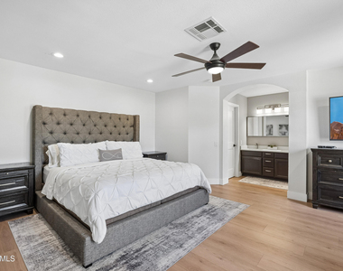 4451 W Creedance Boulevard - Photo Thumbnail 14