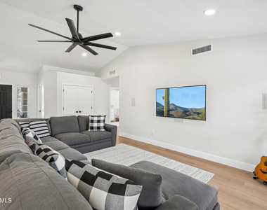 4451 W Creedance Boulevard - Photo Thumbnail 4