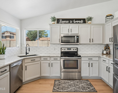 4451 W Creedance Boulevard - Photo Thumbnail 7