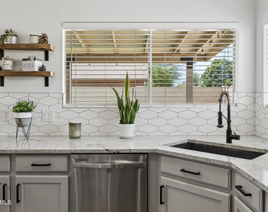 4451 W Creedance Boulevard - Photo Thumbnail 9