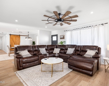 6749 E Wilshire Drive - Photo Thumbnail 8