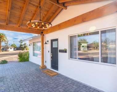 6749 E Wilshire Drive - Photo Thumbnail 3