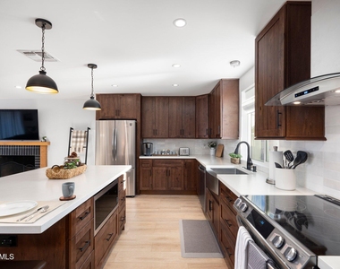 6749 E Wilshire Drive - Photo Thumbnail 12
