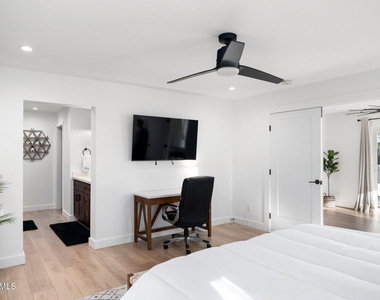 6749 E Wilshire Drive - Photo Thumbnail 17