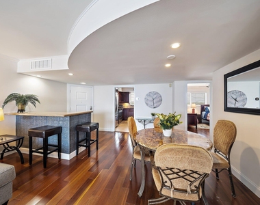 301 Lake Shore Drive - Photo Thumbnail 11