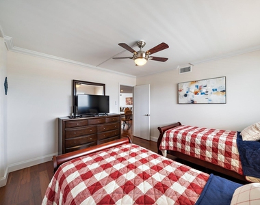 301 Lake Shore Drive - Photo Thumbnail 33