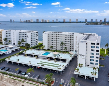 301 Lake Shore Drive - Photo Thumbnail 2