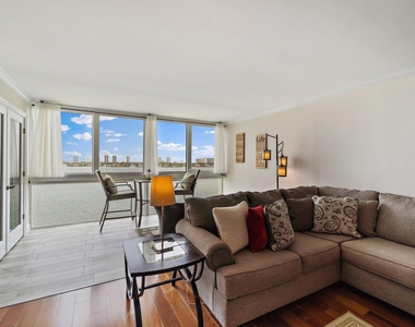 301 Lake Shore Drive - Photo Thumbnail 8