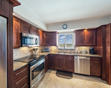 301 Lake Shore Drive - Photo Thumbnail 19