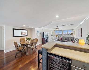 301 Lake Shore Drive - Photo Thumbnail 12