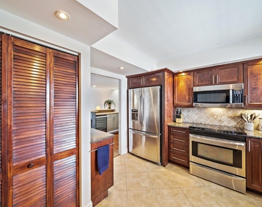 301 Lake Shore Drive - Photo Thumbnail 21