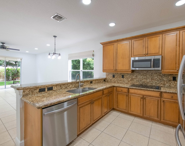 4668 Sw 183rd Avenue - Photo Thumbnail 2