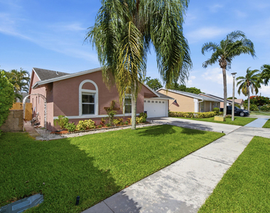 5635 Lake George Place - Photo Thumbnail 4