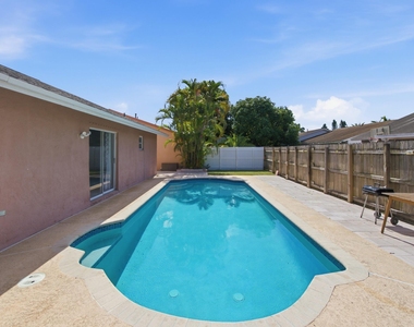 5635 Lake George Place - Photo Thumbnail 29