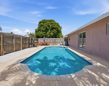 5635 Lake George Place - Photo Thumbnail 32