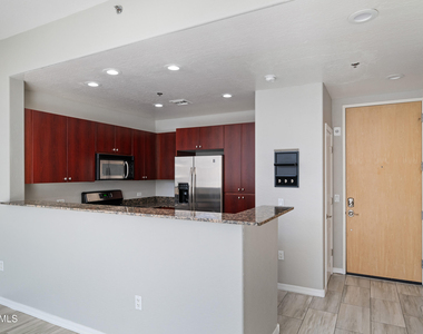 17 W Vernon Avenue - Photo Thumbnail 4