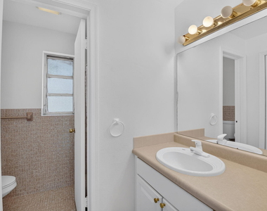 300 Nw 42nd Street - Photo Thumbnail 9