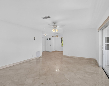 300 Nw 42nd Street - Photo Thumbnail 3