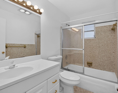 300 Nw 42nd Street - Photo Thumbnail 13