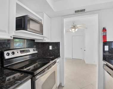 300 Nw 42nd Street - Photo Thumbnail 15