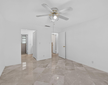 300 Nw 42nd Street - Photo Thumbnail 7