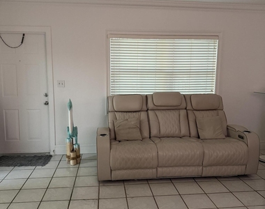 2600 S Ocean Drive - Photo Thumbnail 5