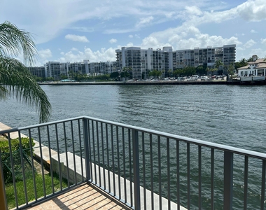2600 S Ocean Drive - Photo Thumbnail 2