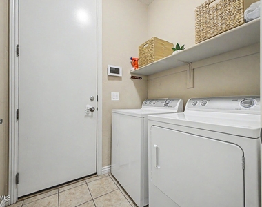 731 W Mesquite Tree Lane - Photo Thumbnail 24
