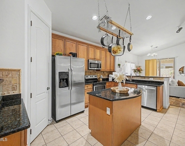 731 W Mesquite Tree Lane - Photo Thumbnail 12