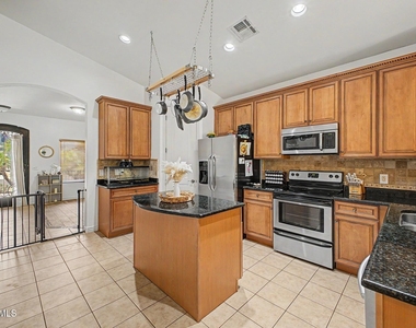 731 W Mesquite Tree Lane - Photo Thumbnail 13