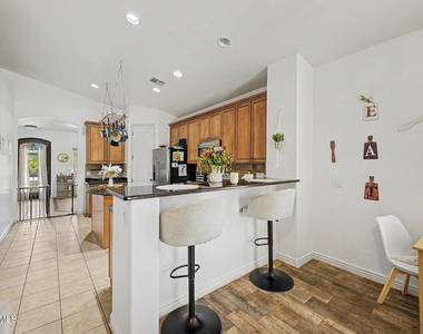 731 W Mesquite Tree Lane - Photo Thumbnail 11
