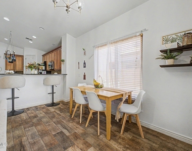 731 W Mesquite Tree Lane - Photo Thumbnail 9