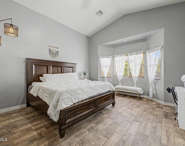 731 W Mesquite Tree Lane - Photo Thumbnail 17