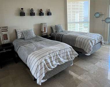 16500 Collins Avenue - Photo Thumbnail 27