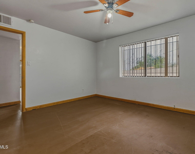 3636 W Keim Drive - Photo Thumbnail 22