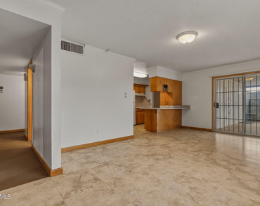 3636 W Keim Drive - Photo Thumbnail 9