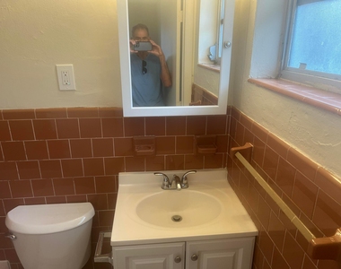 2410 Sw 44th Avenue - Photo Thumbnail 7