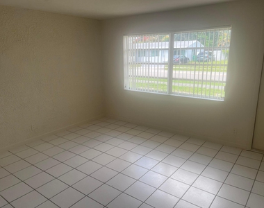 2410 Sw 44th Avenue - Photo Thumbnail 6