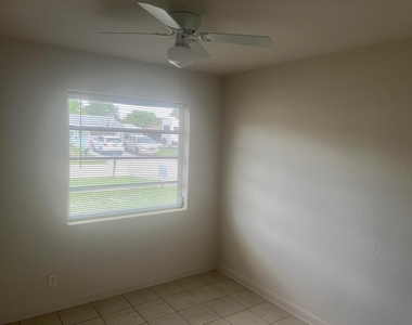 2410 Sw 44th Avenue - Photo Thumbnail 10