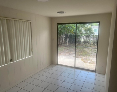 2410 Sw 44th Avenue - Photo Thumbnail 5