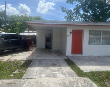 2410 Sw 44th Avenue - Photo Thumbnail 1