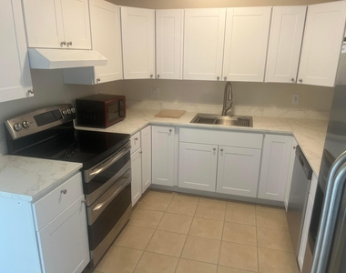 2410 Sw 44th Avenue - Photo Thumbnail 3