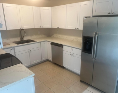 2410 Sw 44th Avenue - Photo Thumbnail 4