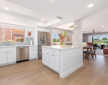 7428 N Via Camello Del Norte -- - Photo Thumbnail 18