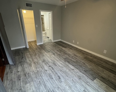 480 Nw 20th Street - Photo Thumbnail 2